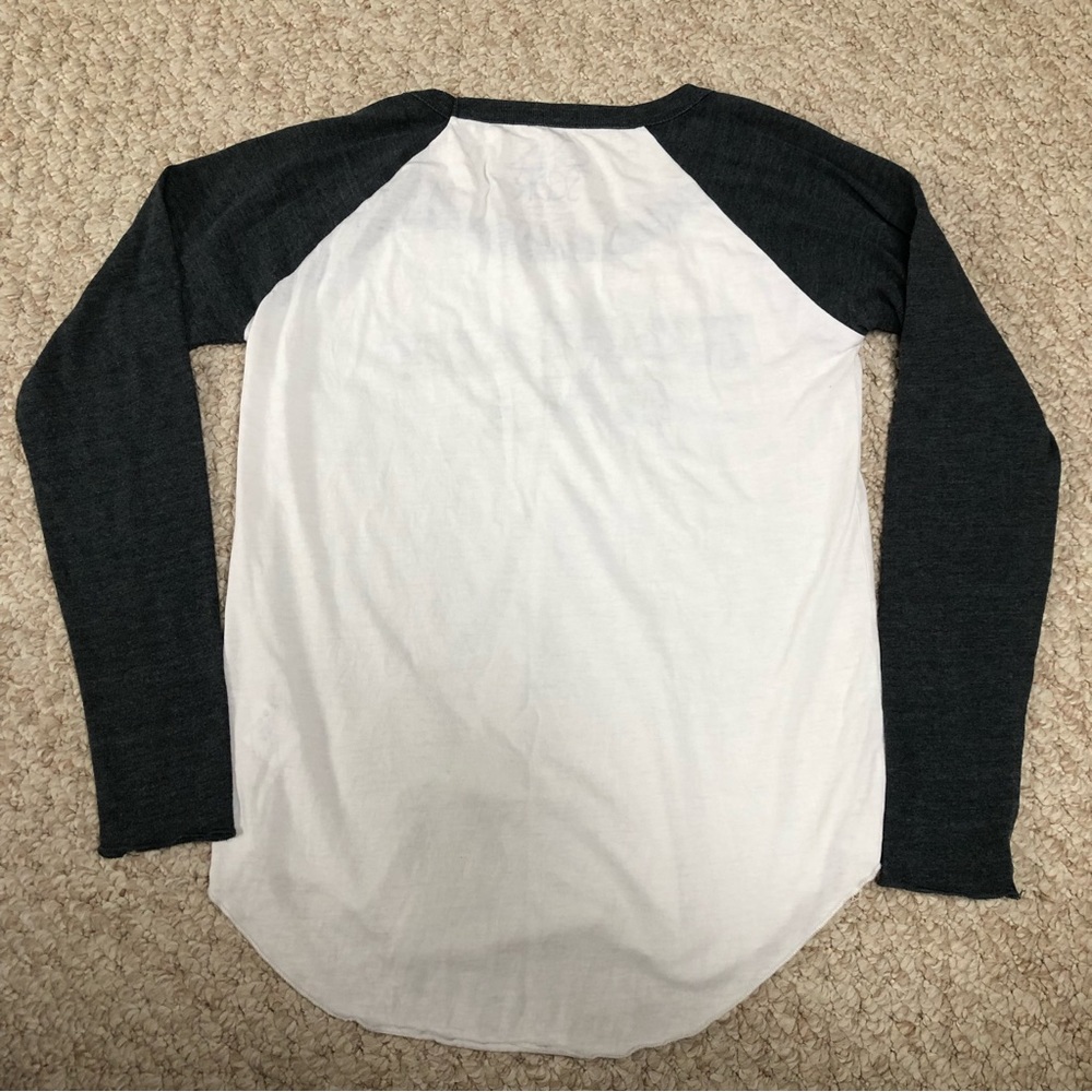 Chaser grey/white raglan ladies top. Size Small - Picture 2 of 5